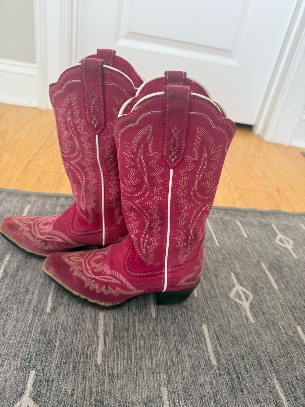 Ariat Youth Girl's Casanova Haute Pink Suede Western Boot size 11 little kids.